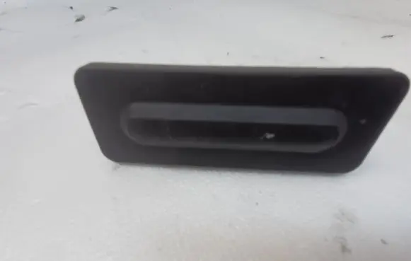 Tailgate opening switch