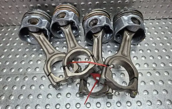 Peugeot 207 Piston with connecting rod S27635663 78L31 8HY