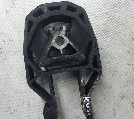 Ford Kuga I Engine mount bracket AV616P082AB 532C79