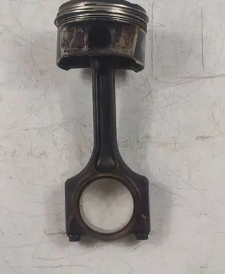 Peugeot 3008 I Piston with connecting rod