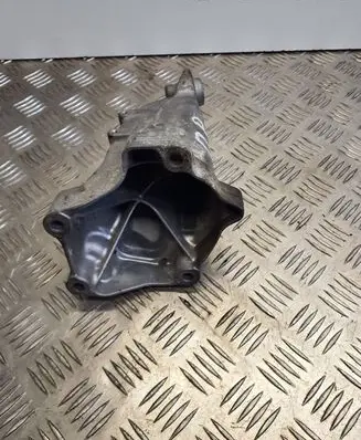Mercedes-Benz C W204 Engine mounting bracket A6512233504 GD01655
