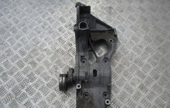 Volkswagen Polo Engine mount bracket