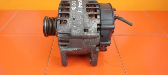 Renault Megane III Generator/alternator 231000018R M4R711