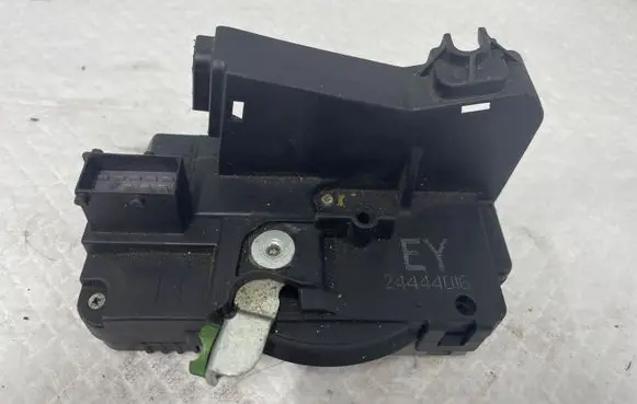 Opel Zafira B Rear door lock 24444016
