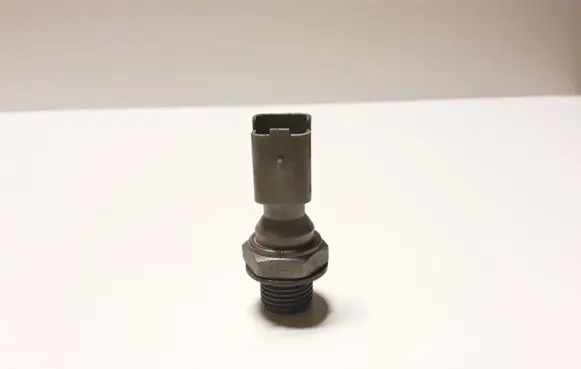 Ford Kuga II Oil pressure sensor 963299