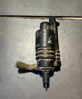 Audi A6 S6 C5 4B Windscreen/windshield washer pump 4A0955651