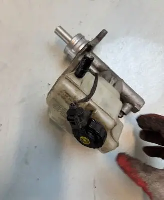 Volkswagen Golf Plus Master brake cylinder 1k1614019b