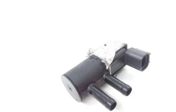 Subaru Impreza IV Turbo solenoid valve K5T48580 5Y27