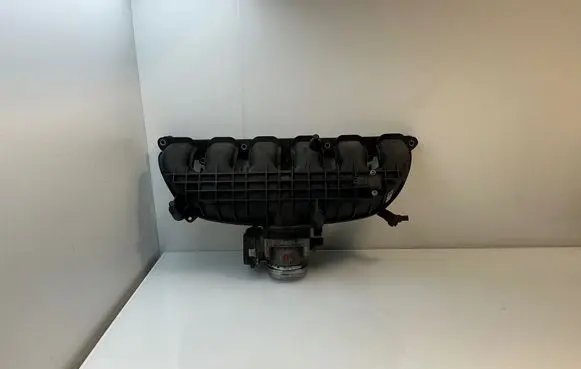 BMW 5 E60 E61 Intake manifold 756467804 11032210983 7564678