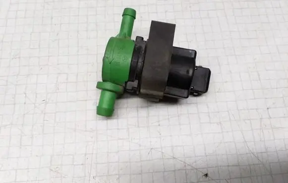 Mercedes-Benz C W203 Vacuum valve 0004703893