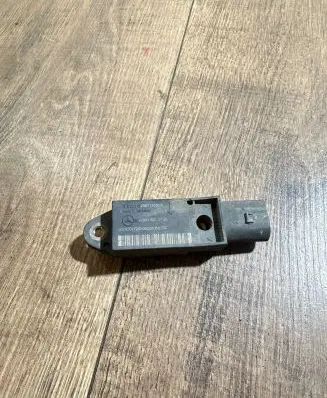 Mercedes-Benz CLS C219 Airbag deployment crash/impact sensor A0018202726 25571203A4