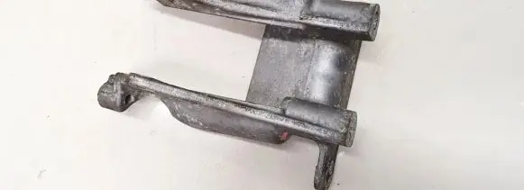 Subaru Outback Engine mount bracket