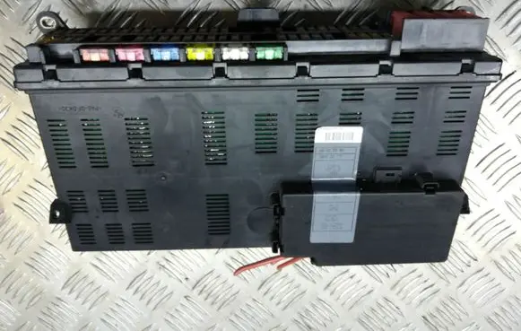BMW X5 E53 Fuse module 8380409 8378107