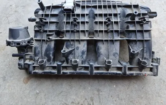Audi Q3 F3 Intake manifold 06L133201FA
