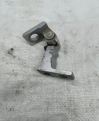 Skoda Yeti (5L) Rear door lower hinge 8K0831401A