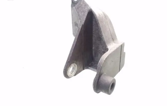 Nissan Qashqai Engine mounting bracket F6043000