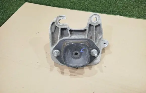 Renault Trafic III (X82) Engine mount bracket 112537433R