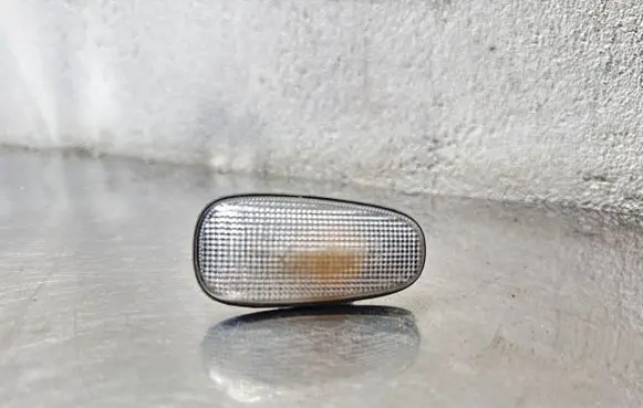 Opel Zafira A Front fender indicator light 90580403