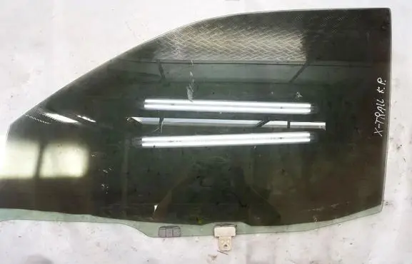 Nissan X-Trail T30 Front door window glass four-door