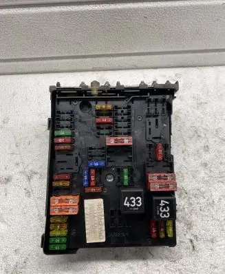 Volkswagen Golf V Fuse module 1K0937124