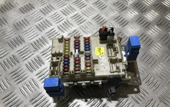 Nissan Almera Tino Fuse box set 243504u100 0620001