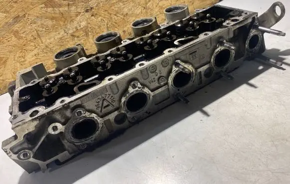 Peugeot 207 Engine head 