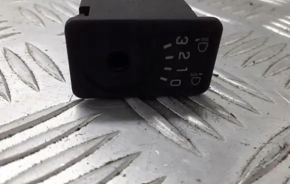 Nissan Primera Headlight level adjustment motor 37044A