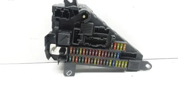 BMW 5 E60 E61 Fuse module 6906619