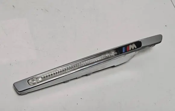 BMW X6 M Front fender indicator light 7207174