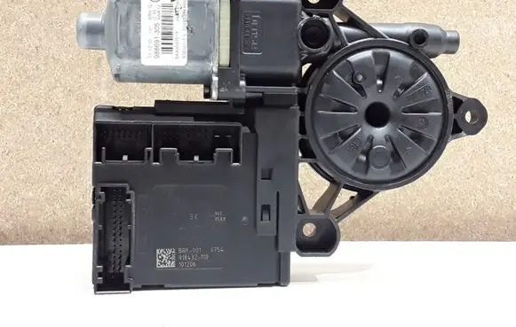 Volkswagen PASSAT B7 Front door window regulator motor 3C0959793C 3AA959701A
