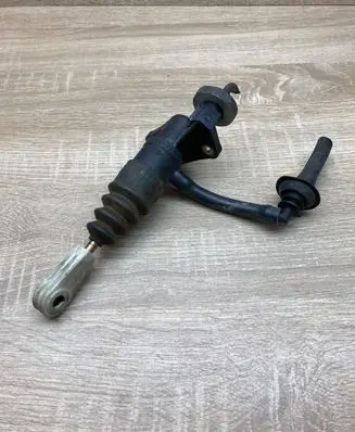 Volkswagen PASSAT B3 Clutch master cylinder 8E1721401