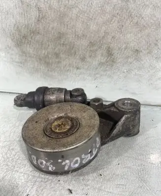 Nissan Patrol Y61 Generator/alternator belt tensioner