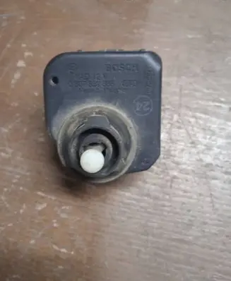 Opel Vectra B Headlight level adjustment motor 0307852335