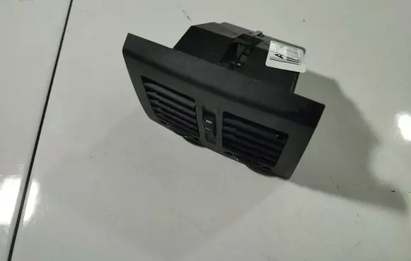 Skoda Octavia Mk2 (1Z) Dash center air vent grill 1Z0819203