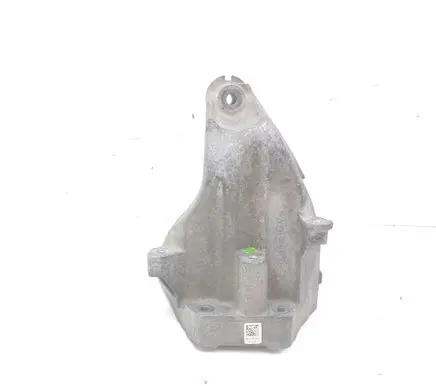 Engine mounting bracket