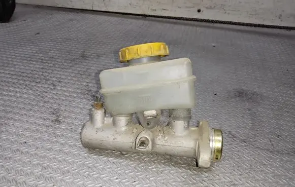 Subaru Forester SF Master brake cylinder