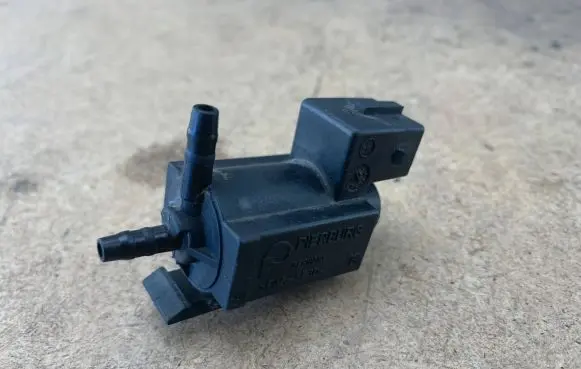 BMW 7 F01 F02 F03 F04 Vacuum valve 70231801