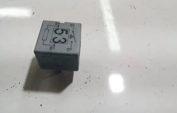 Volkswagen PASSAT CC Other relay 141951253B