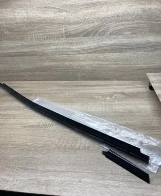 Mercedes-Benz B W245 Front door window/glass frame A1697200224