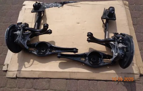 Volkswagen Tiguan Stub axle 5QN505436
