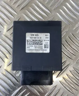 Volkswagen Touran III Fuel injection pump control unit/module 3Q0906121B