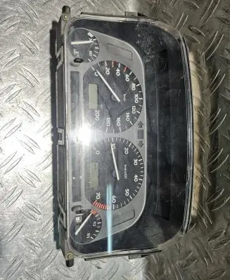 Volkswagen Golf III Speedometer (instrument cluster) 1H0919860 6160633001