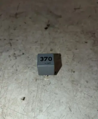 Audi A6 S6 C6 4F Other relay 8D0951253