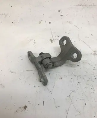 Volvo V50 Front door upper hinge