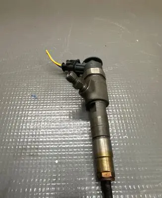 Ford Kuga II Fuel injector 0445110489