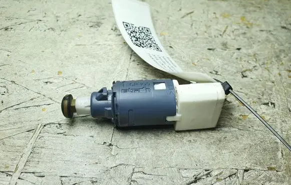 Renault Master III Brake pedal sensor switch 8200168238