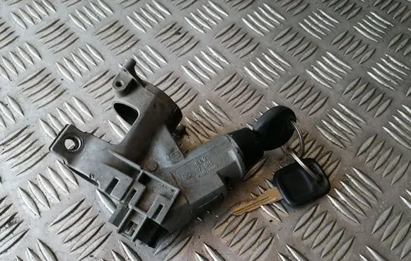 Volkswagen Golf III Ignition lock 357905851