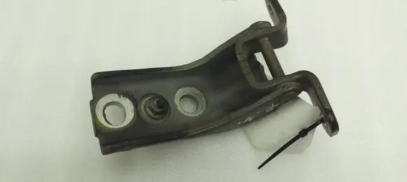 Ford Mustang V Front door upper hinge 004D3A