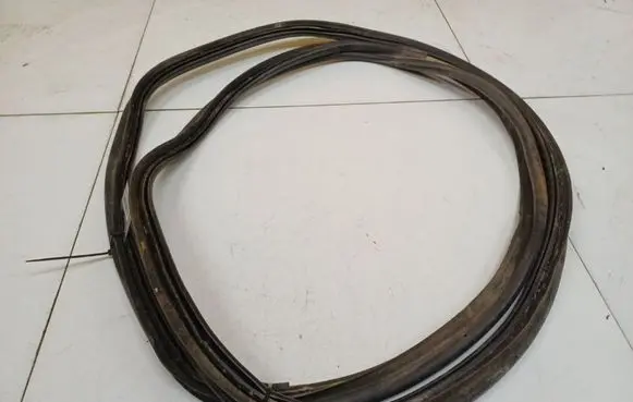 Mercedes-Benz B W245 Trunk rubber seal (body)
