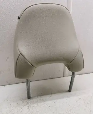 Volvo V70 Front seat headrest 